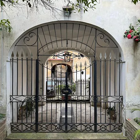 La Lanciolla *