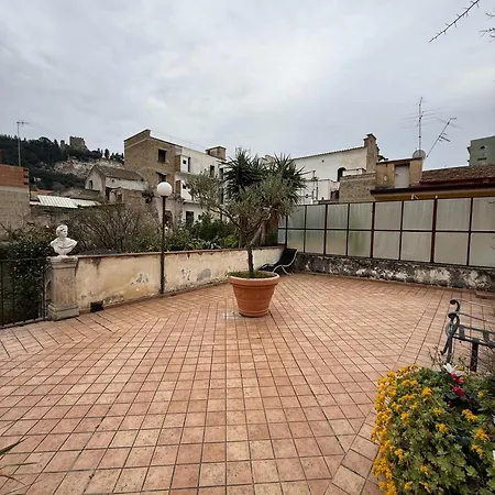 La Lanciolla Apartment *